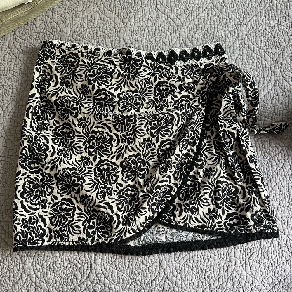 Zara Black and Cream Floral Wrap Skirt